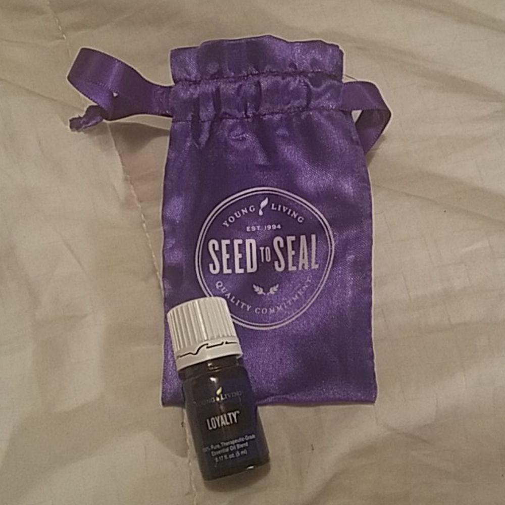 🌟⚡Young Living Loyalty 5 ml with gift bag